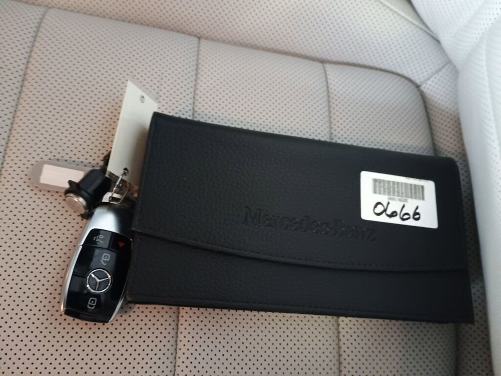 Used 2023 Mercedes-Benz E 350 4MATIC Sedan image 4