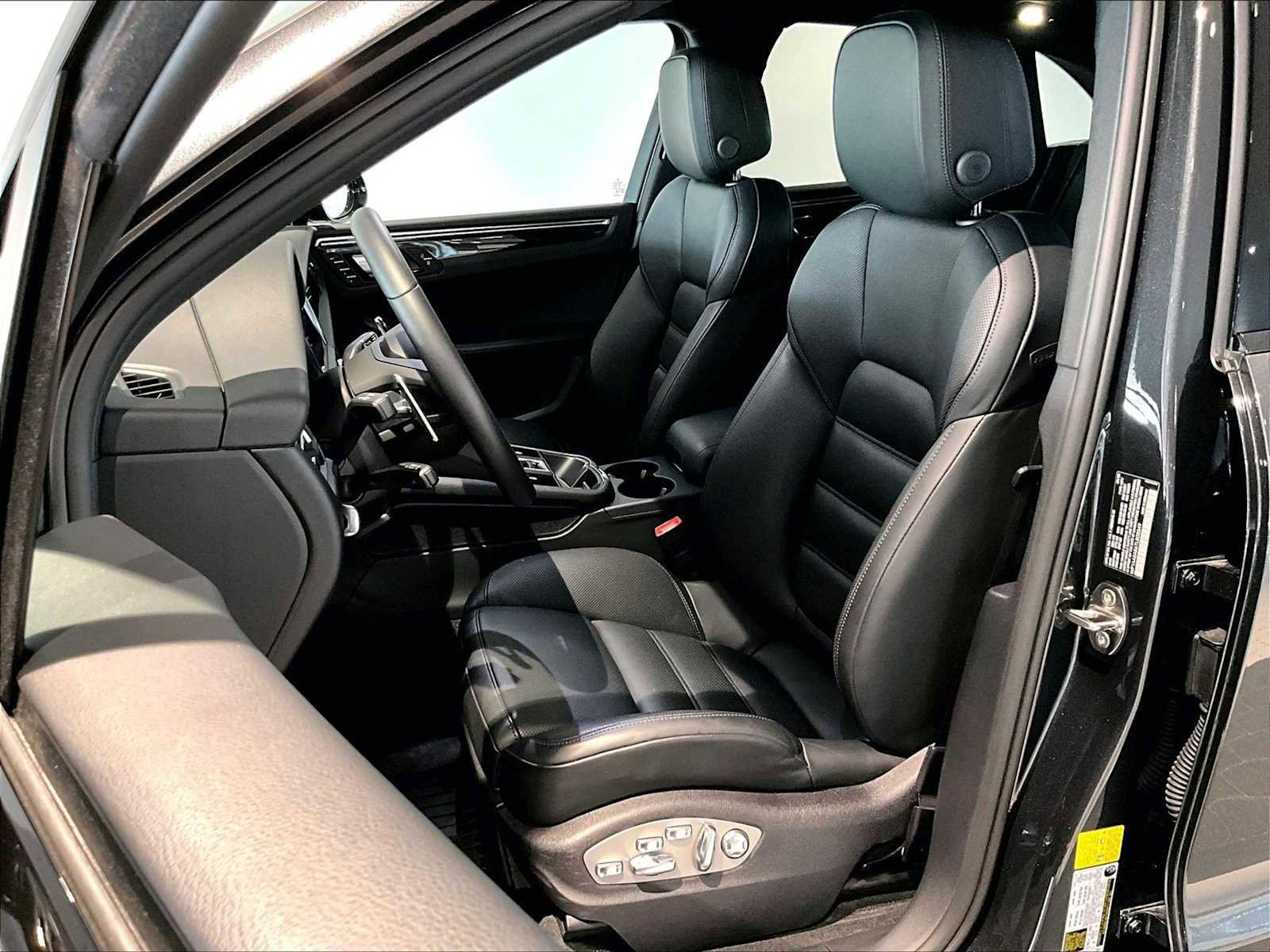 Used 2026 Porsche Macan AWD/4WD image 8