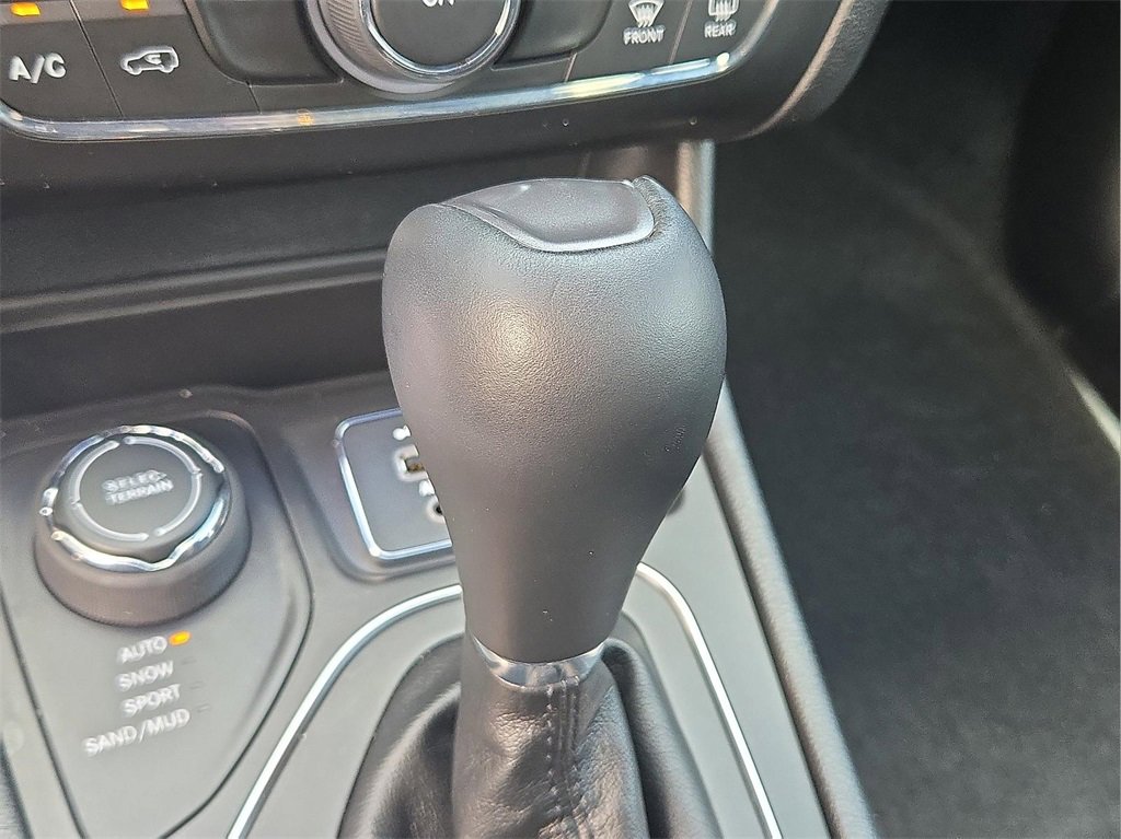 Used 2020 Jeep Cherokee Latitude Plus image 15