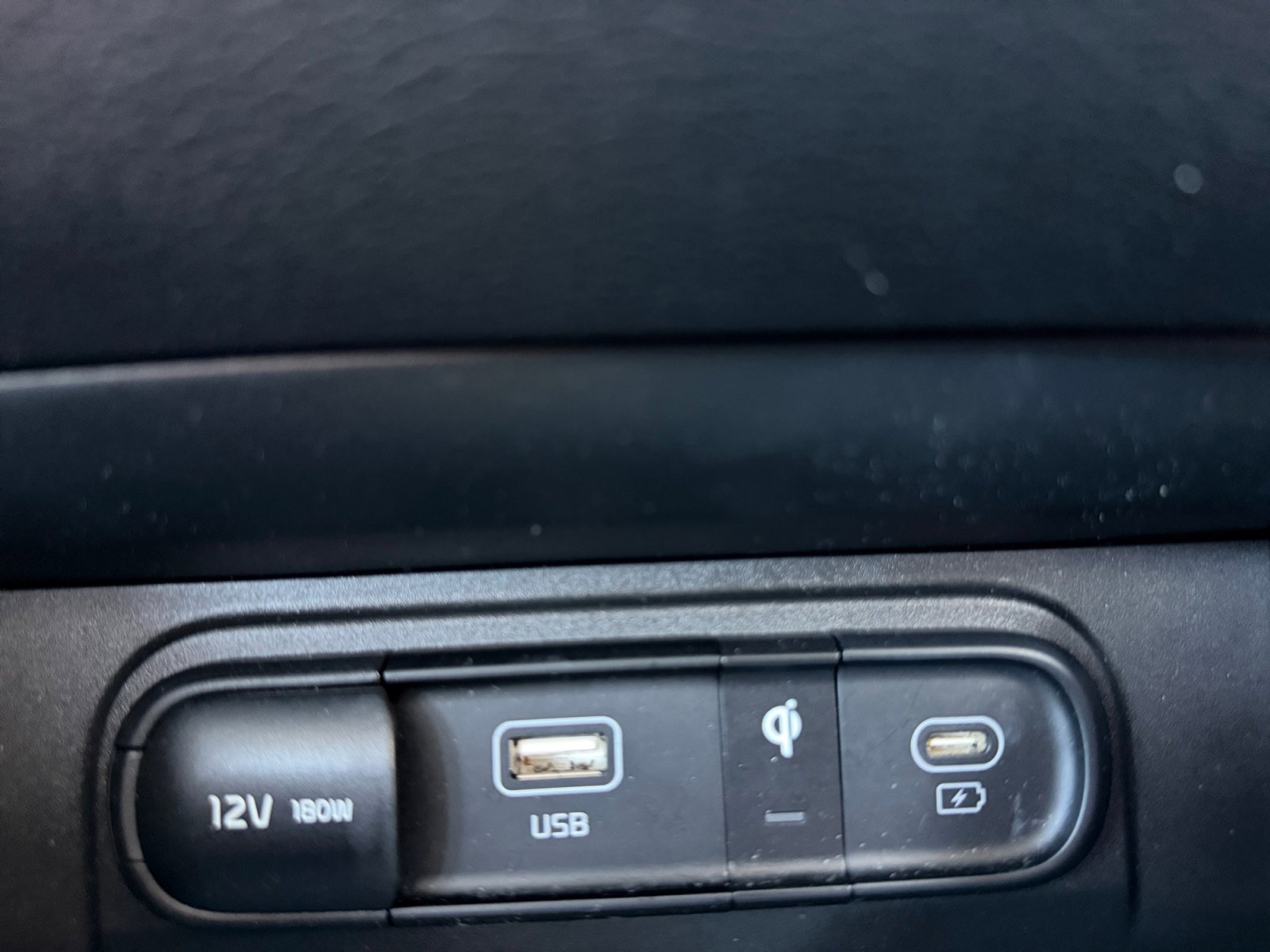 Used 2025 Kia Sportage SX image 31