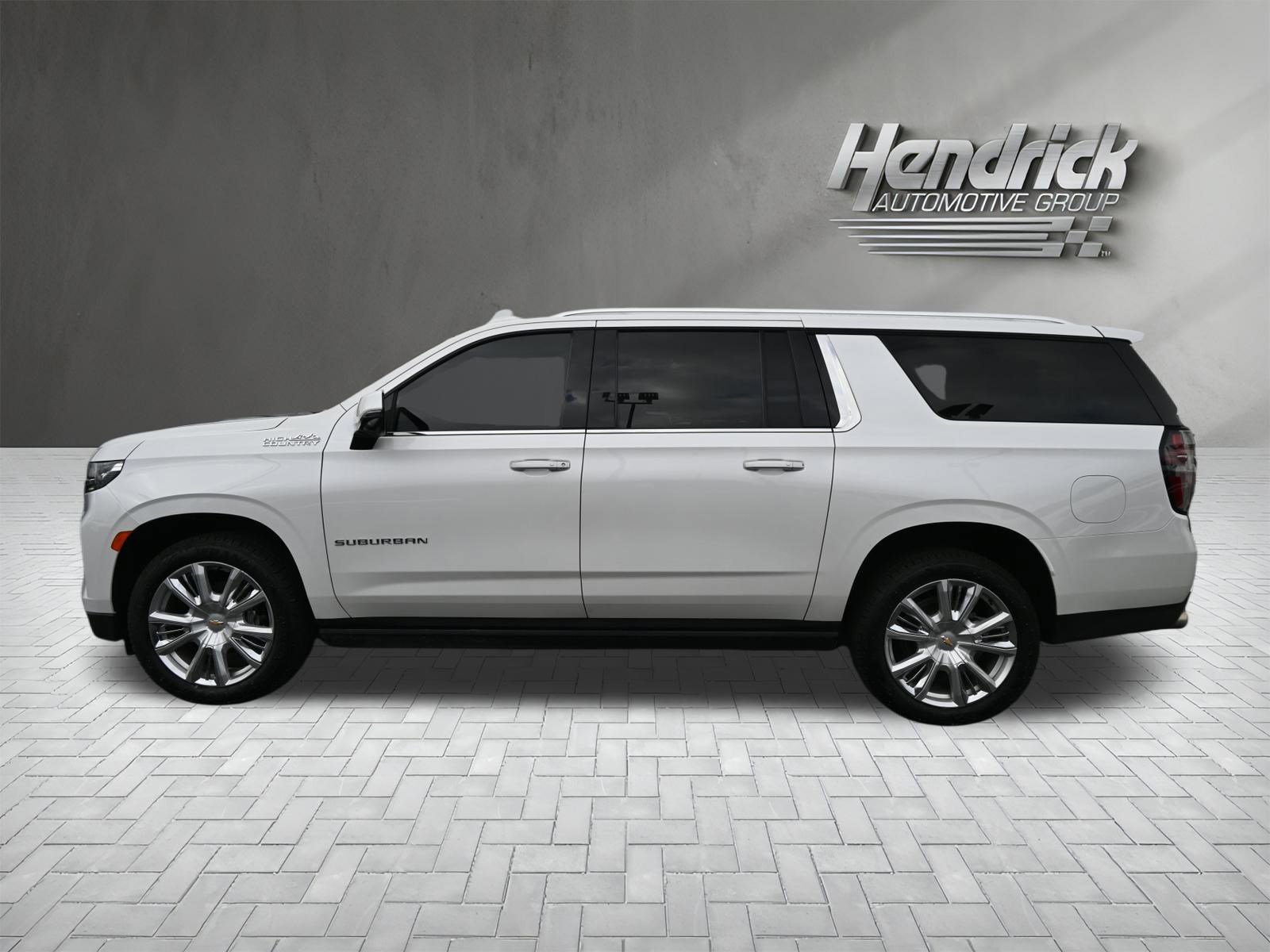 Used 2023 Chevrolet Suburban High Country image 9