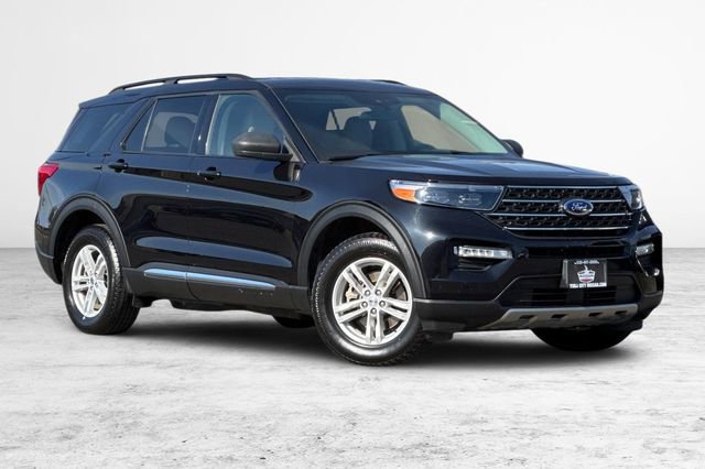 Used 2024 Ford Explorer XLT w/ Equipment Group 202A image 2