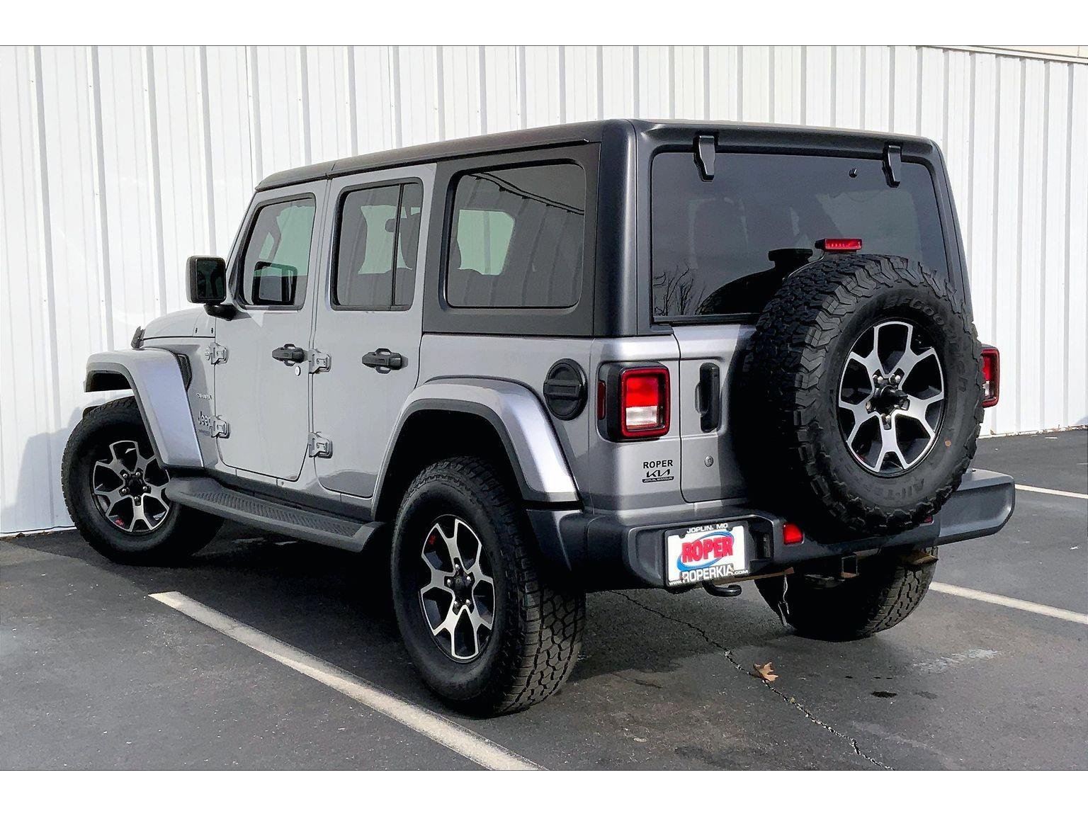 Used 2019 Jeep Wrangler Unlimited Sahara image 9