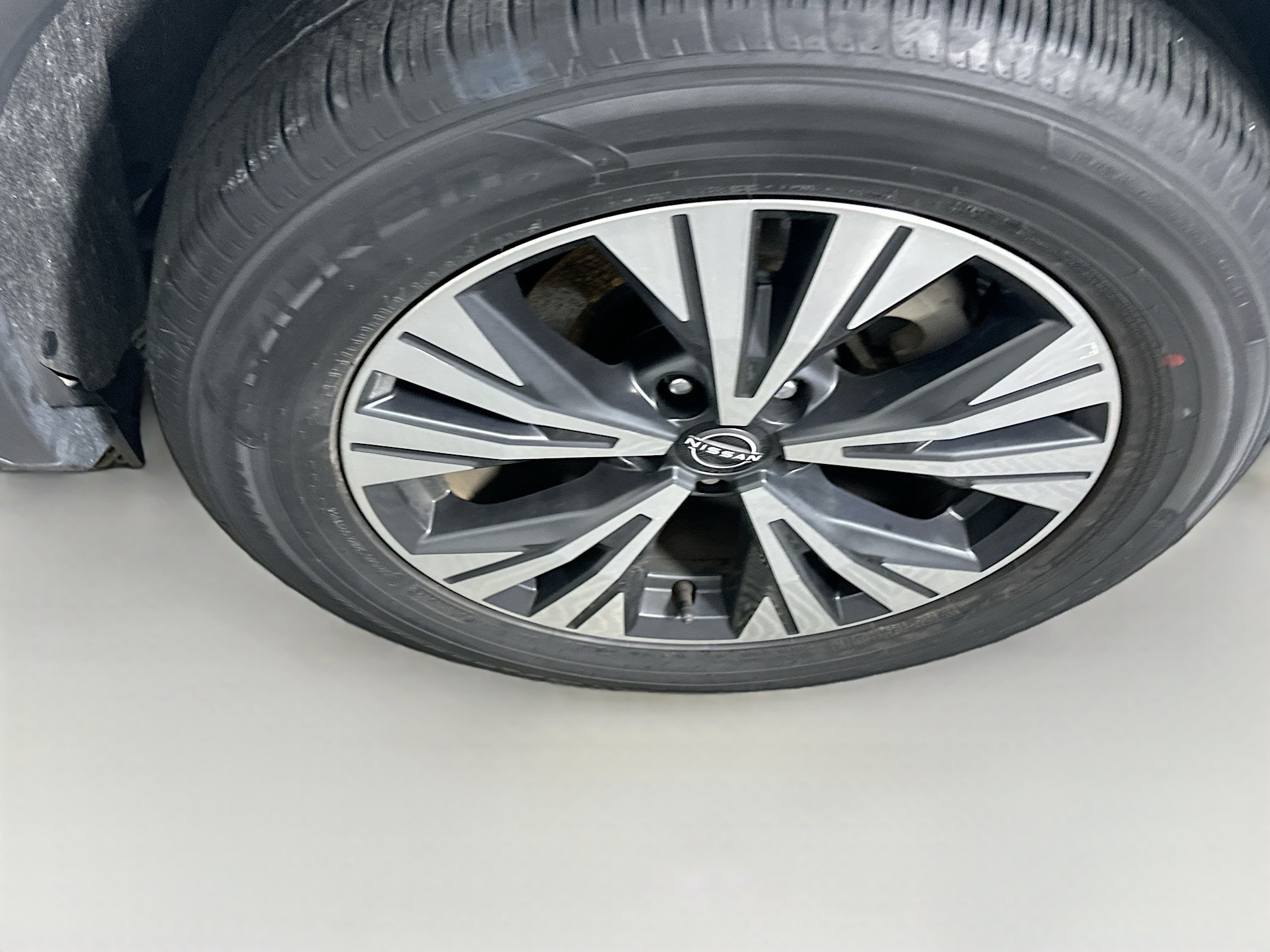 Used 2023 Nissan Rogue SV w/ SV Premium B Package FWD image 11