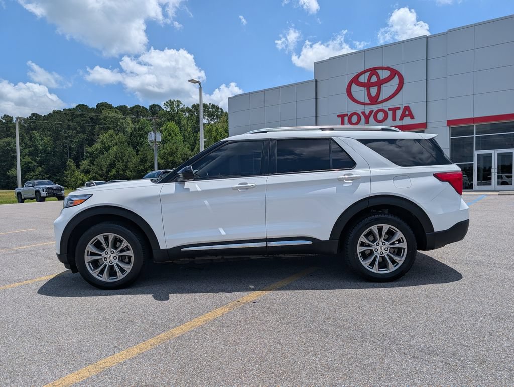 Used 2022 Ford Explorer Limited AWD/4WD image 2