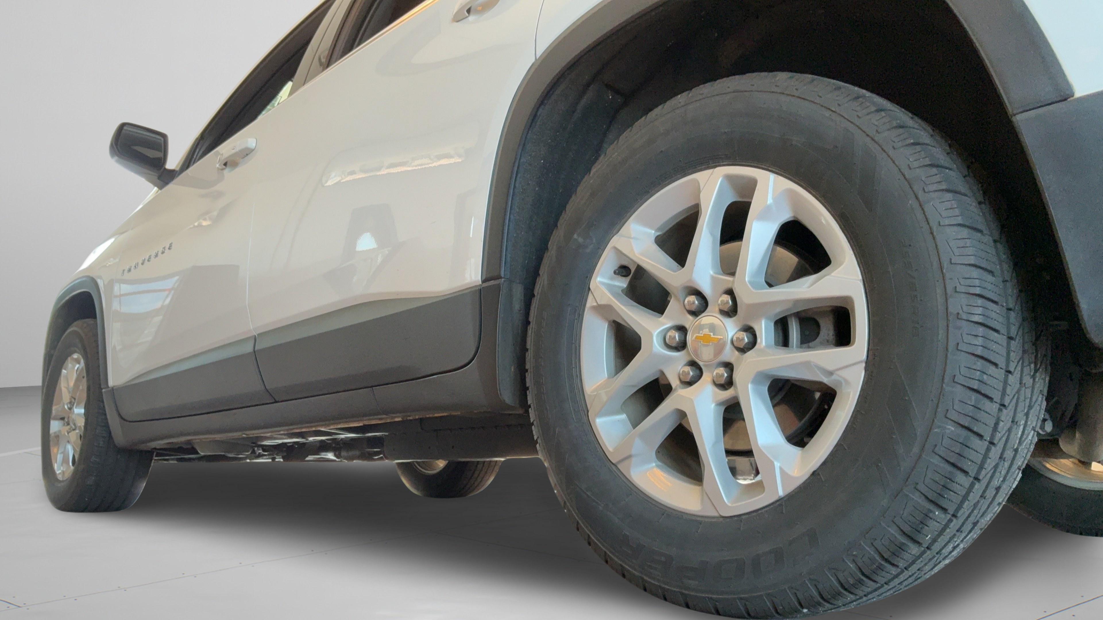 Used 2022 Chevrolet Traverse LS FWD image 46