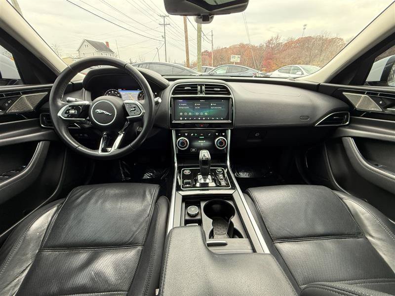 Used 2020 Jaguar XE S RWD image 22