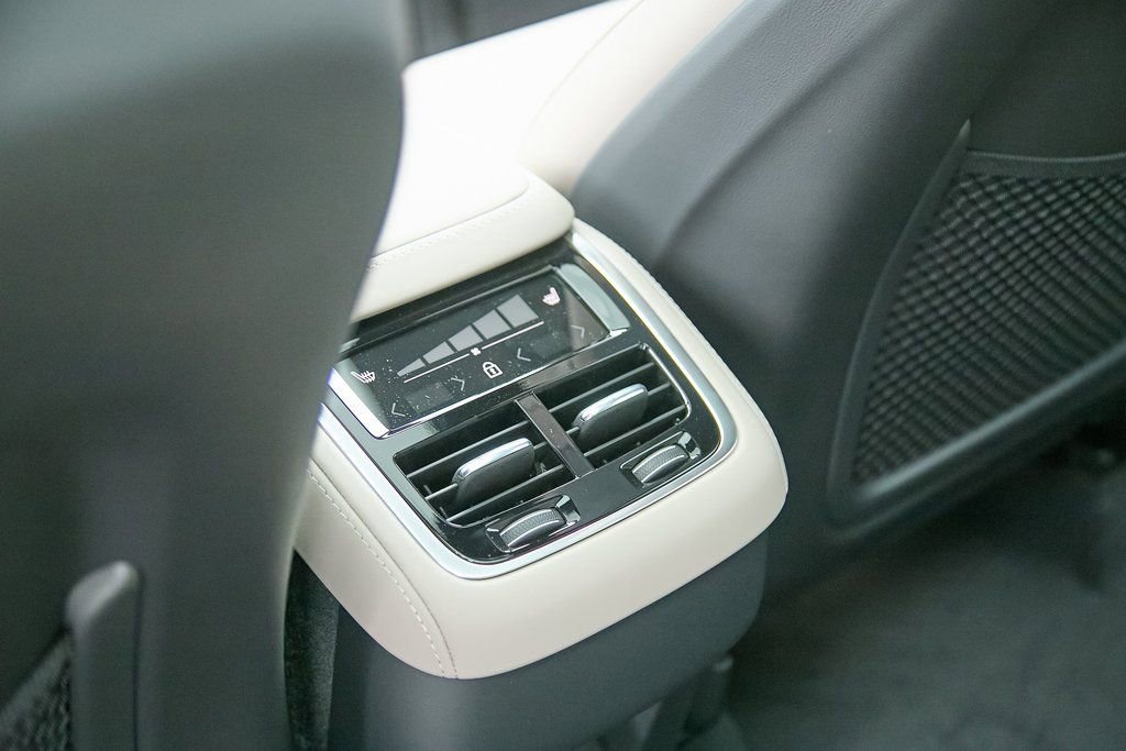 New 2026 Volvo XC90 B6 Plus w/ Protection Package Premier image 23