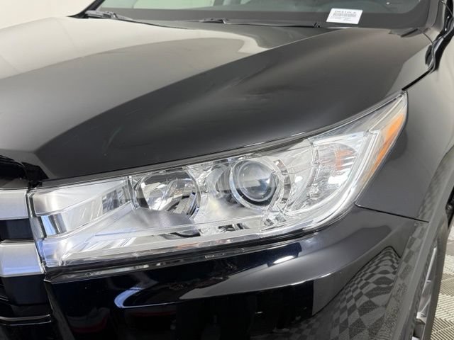 Used 2018 Toyota Highlander Plus FWD image 9