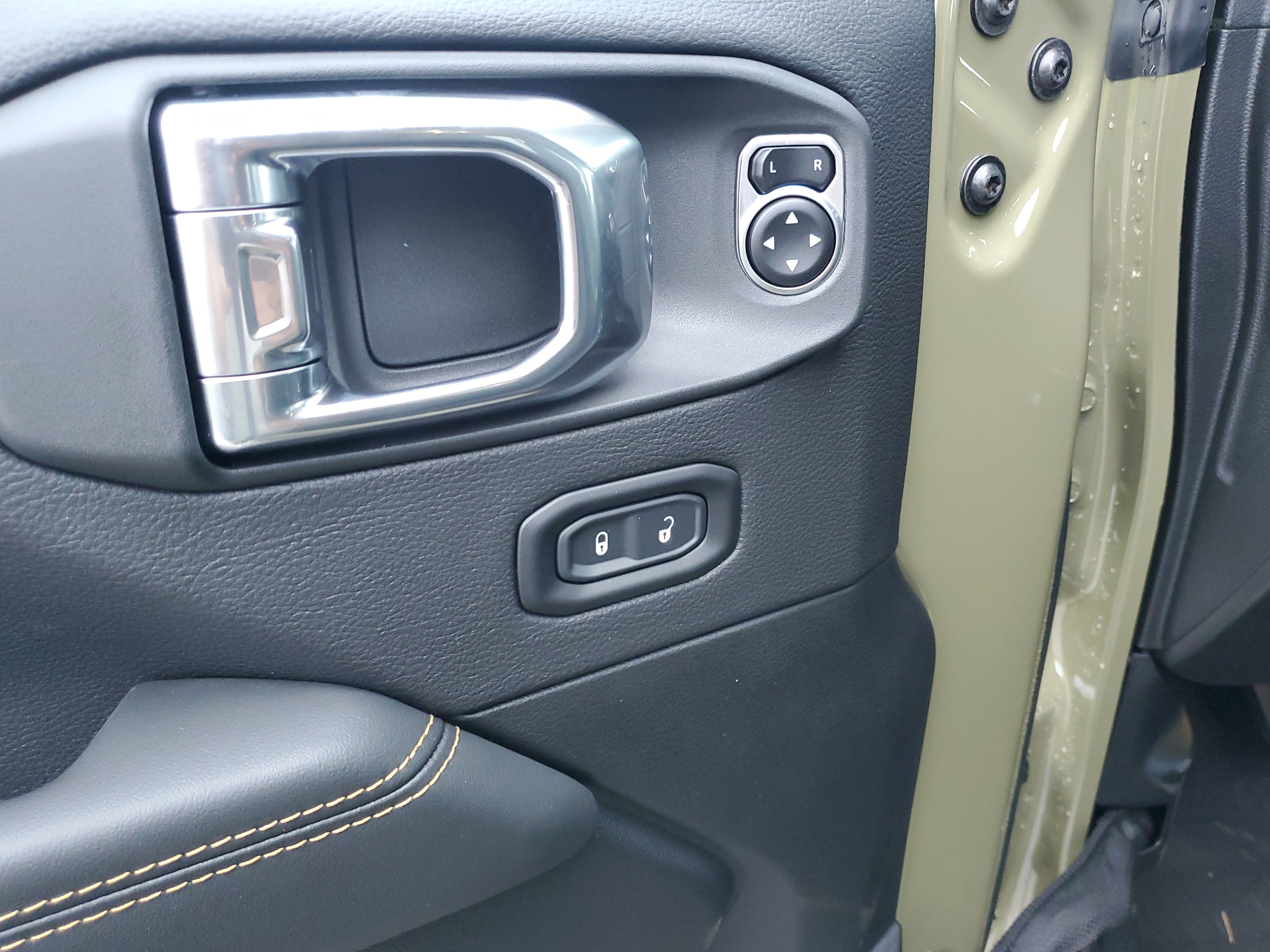 New 2025 Jeep Gladiator Sport image 16