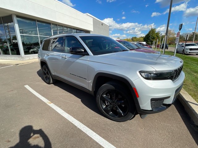 Used 2023 Jeep Grand Cherokee L Laredo