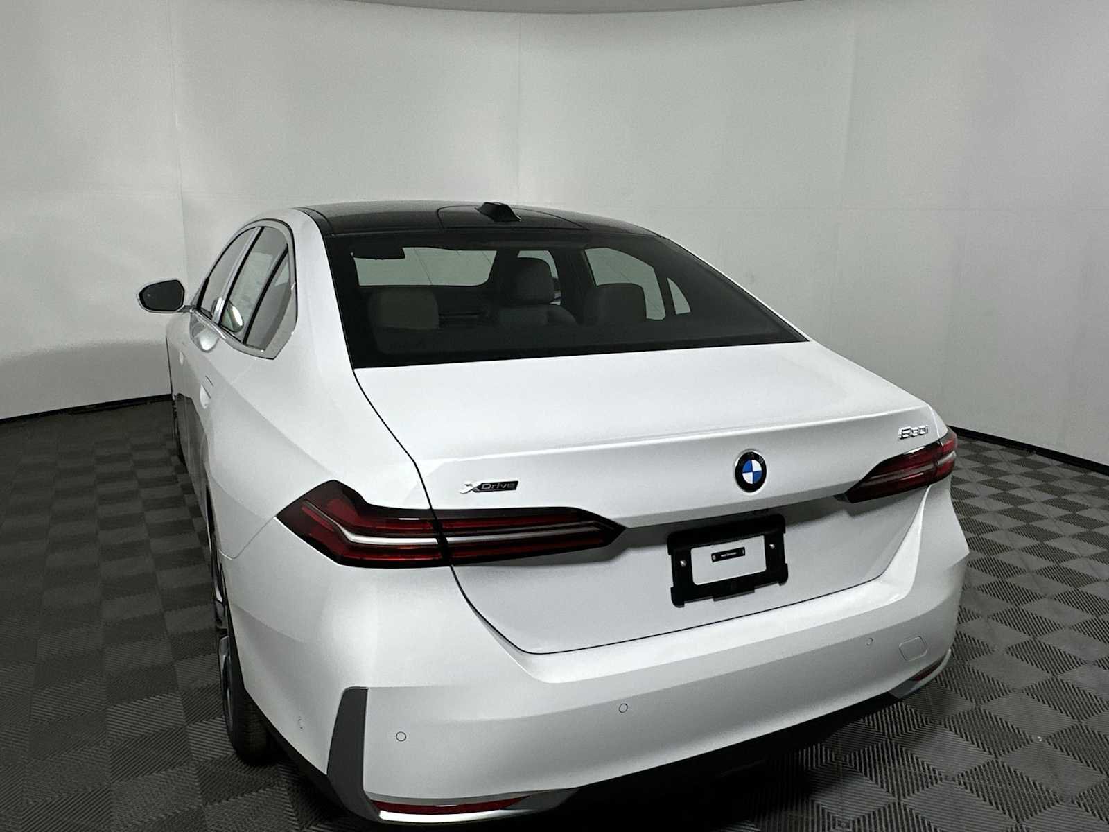 New 2026 BMW 530i xDrive w/ Premium Package image 3
