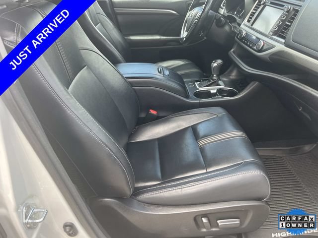 Used 2017 Toyota Highlander SE FWD image 24