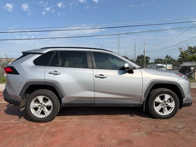 Used 2019 Toyota RAV4 XLE FWD image 4