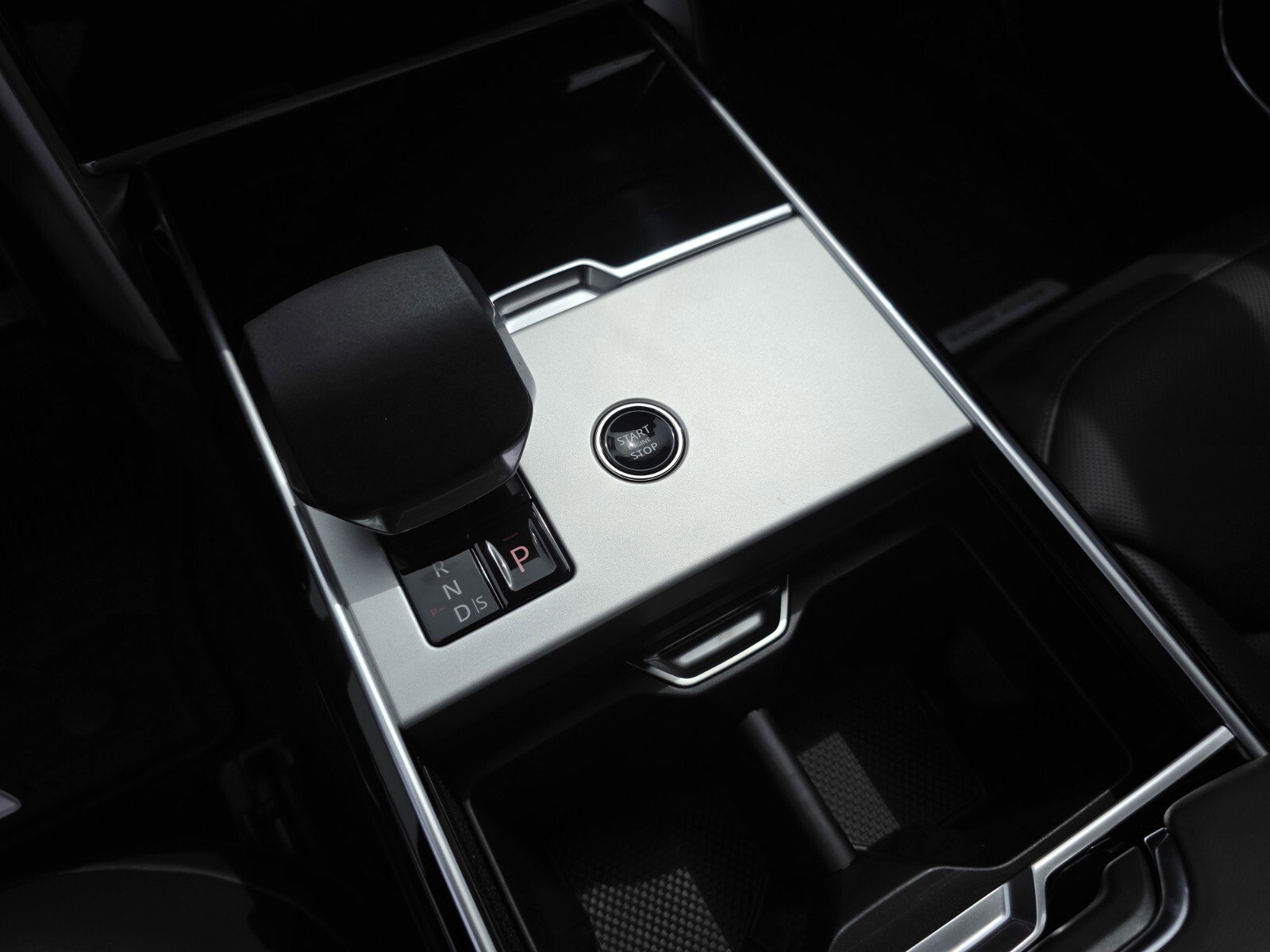 New 2026 Land Rover Range Rover SE image 17