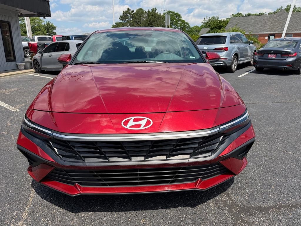 Used 2024 Hyundai Elantra SEL FWD image 2