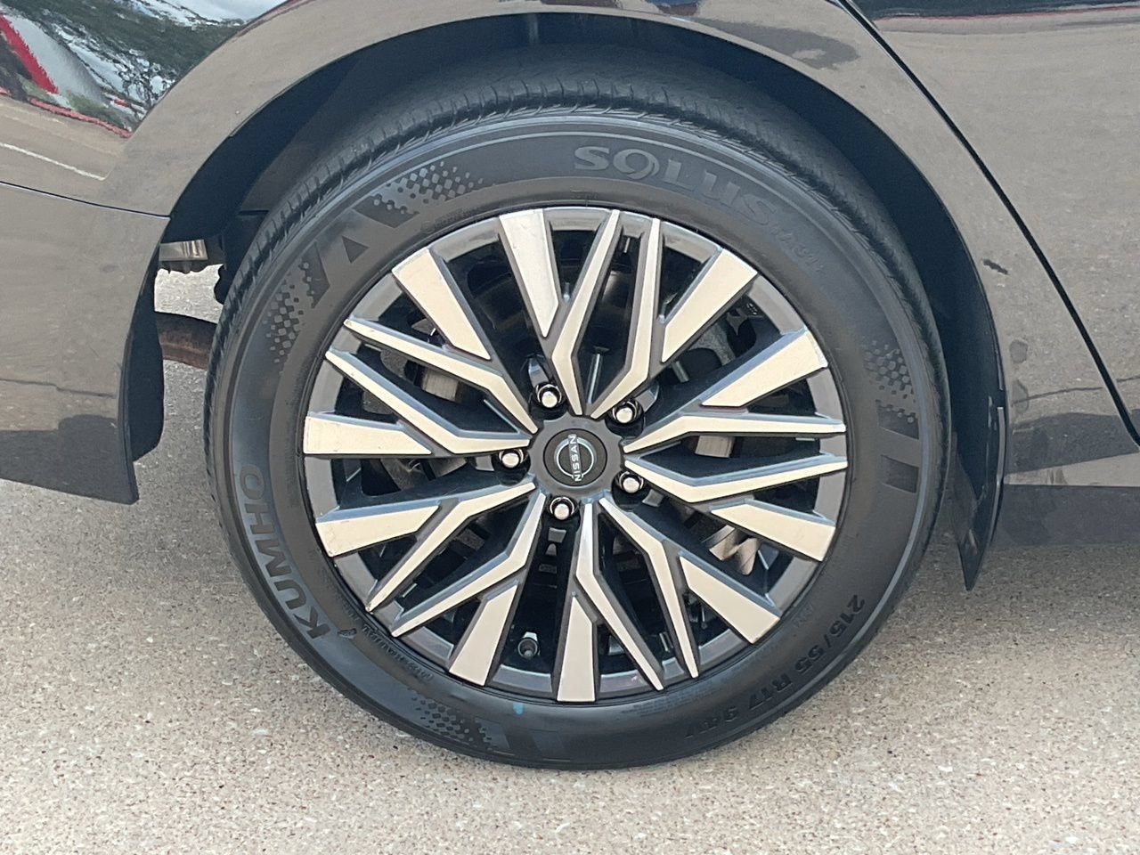Used 2025 Nissan Altima 2.5 SV FWD image 7