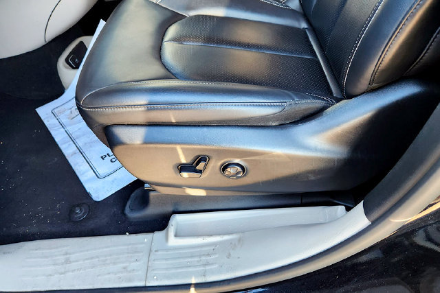 Used 2024 Chrysler Pacifica Touring-L FWD image 13