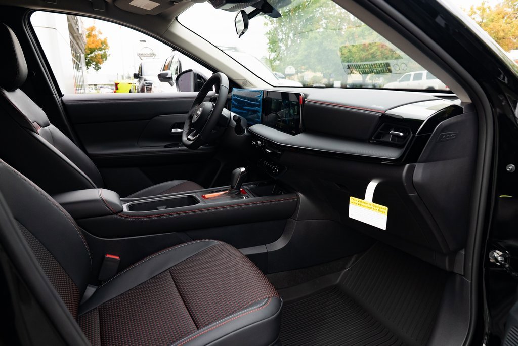 New 2026 Nissan Kicks SR w/ Cold Weather Package image 25