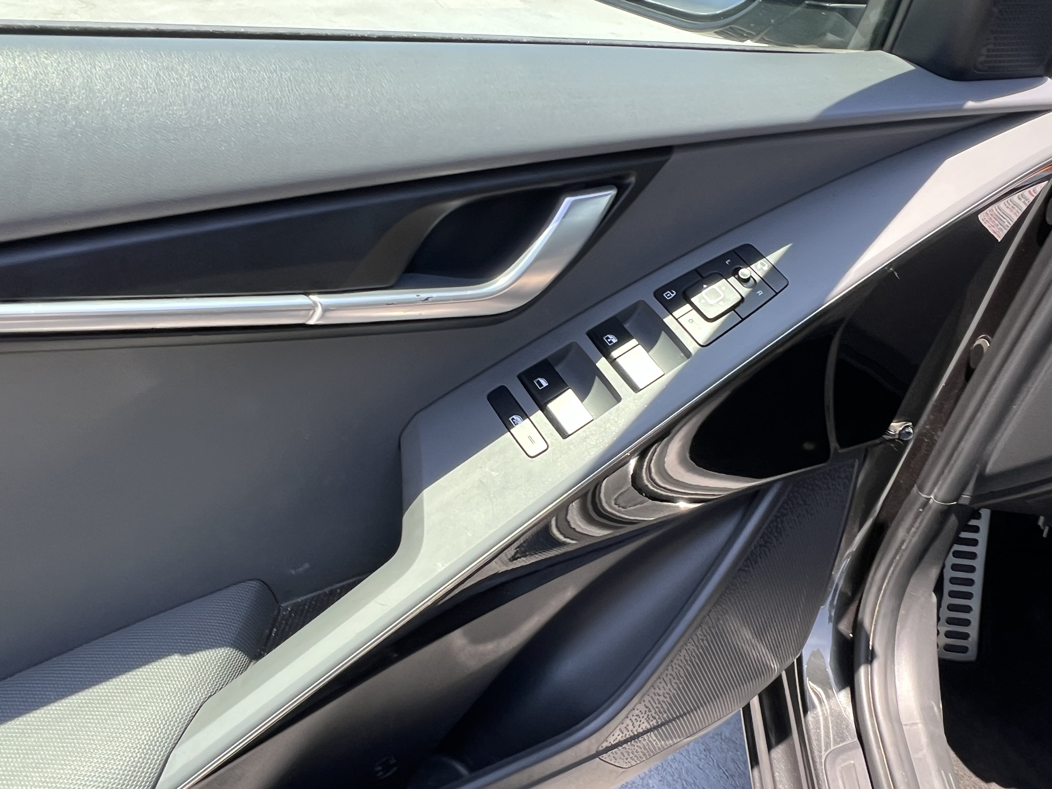 Certified 2023 Kia Niro EX Touring FWD image 22
