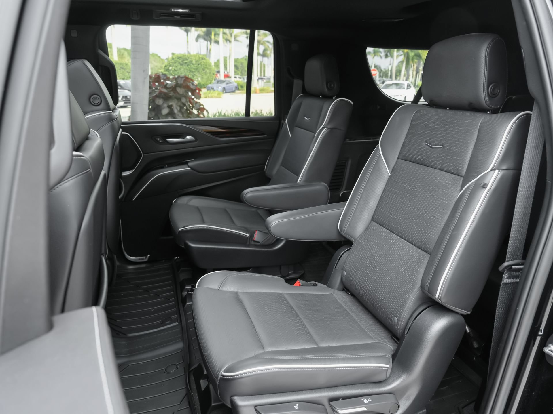 Used 2023 Cadillac Escalade ESV Premium Luxury RWD image 19