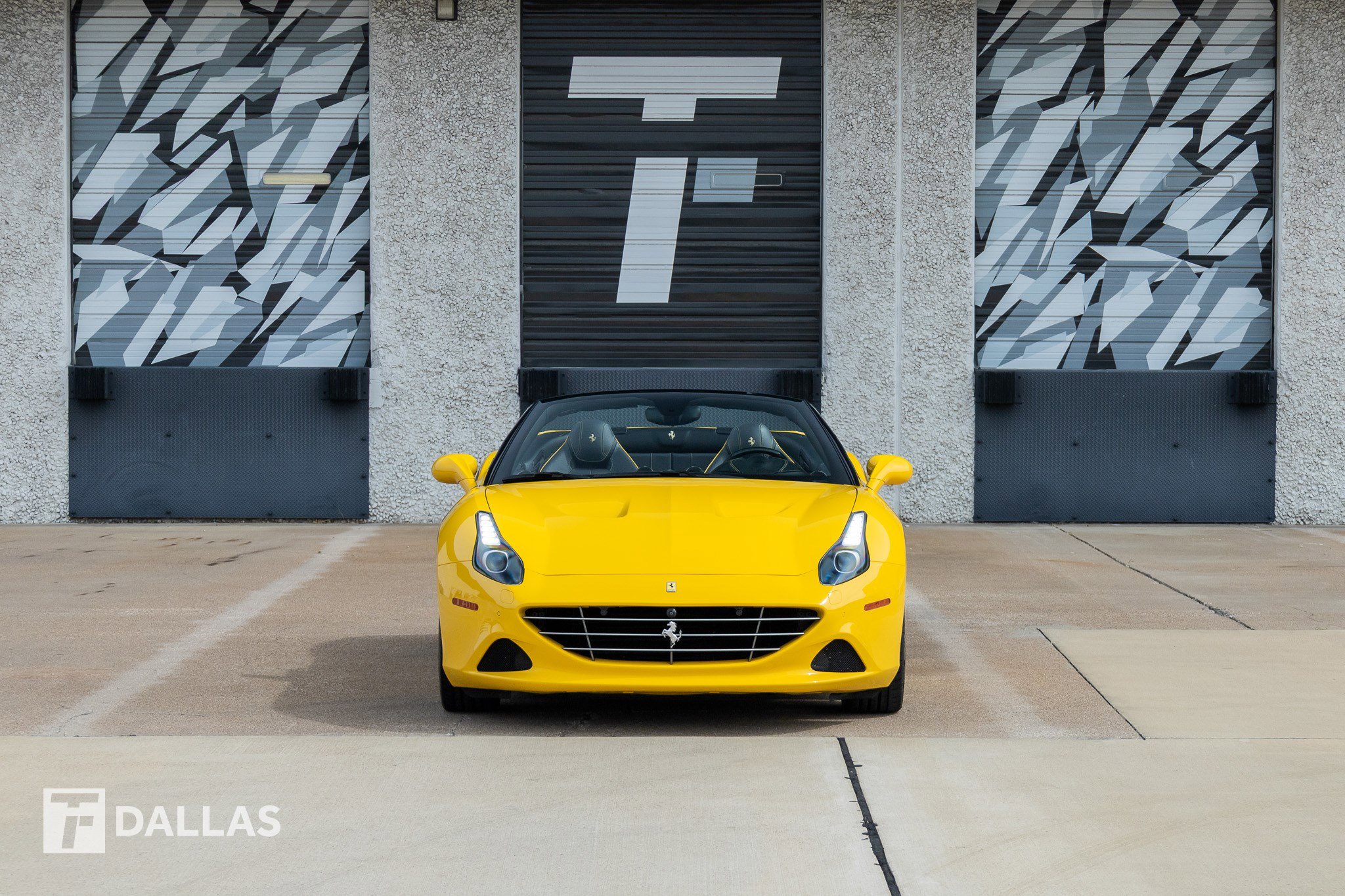 Used 2016 Ferrari California T RWD image 4