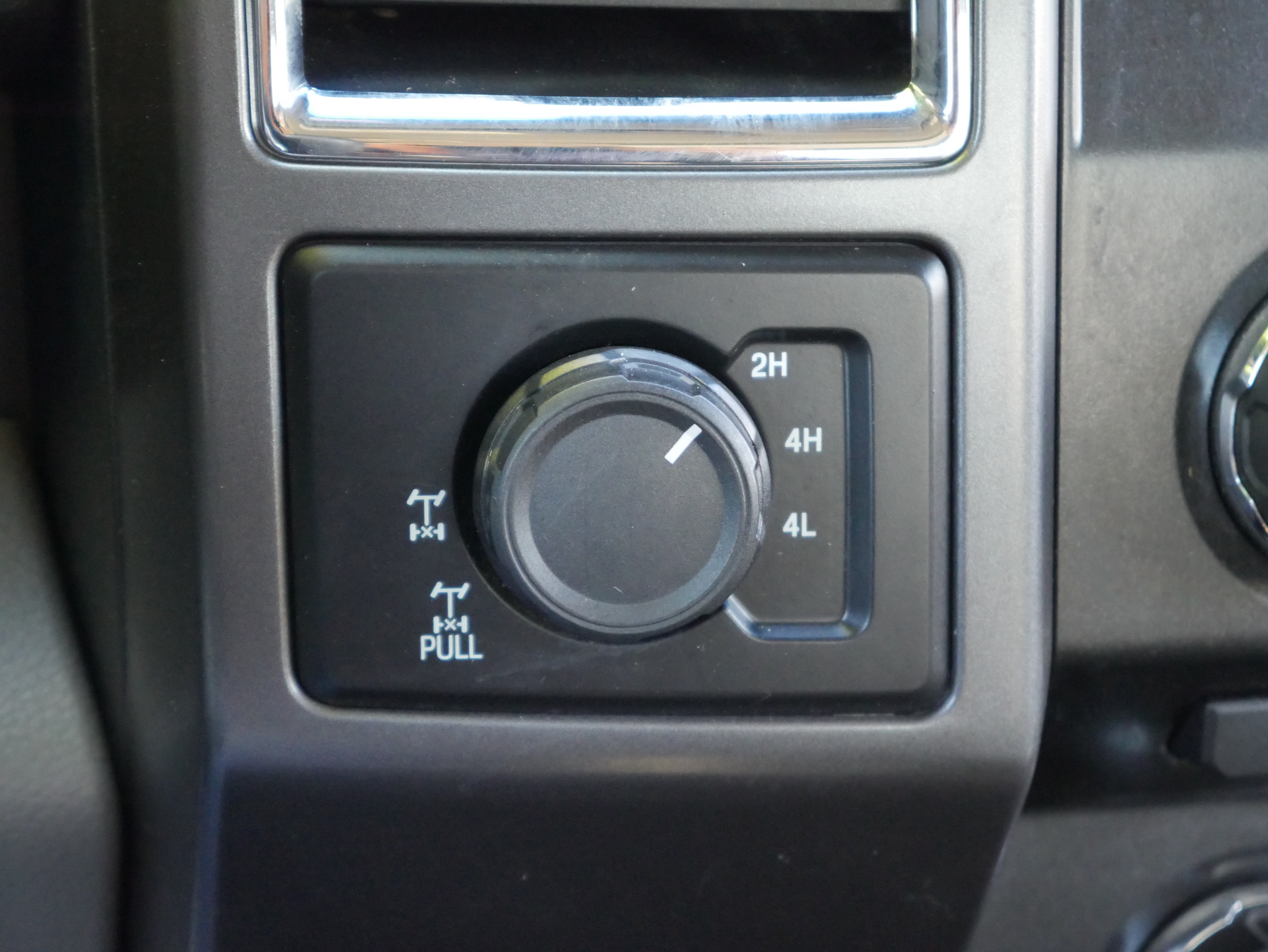 Used 2015 Ford F150 XLT w/ Equipment Group 301A Mid AWD/4WD image 9
