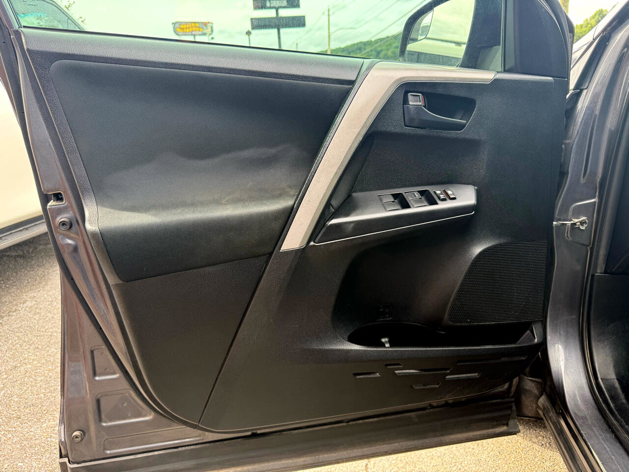 Used 2016 Toyota RAV4 LE image 19