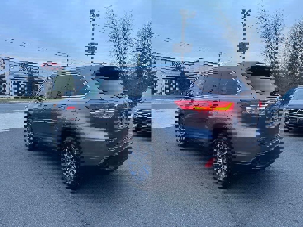 Used 2019 Toyota Highlander XLE image 5