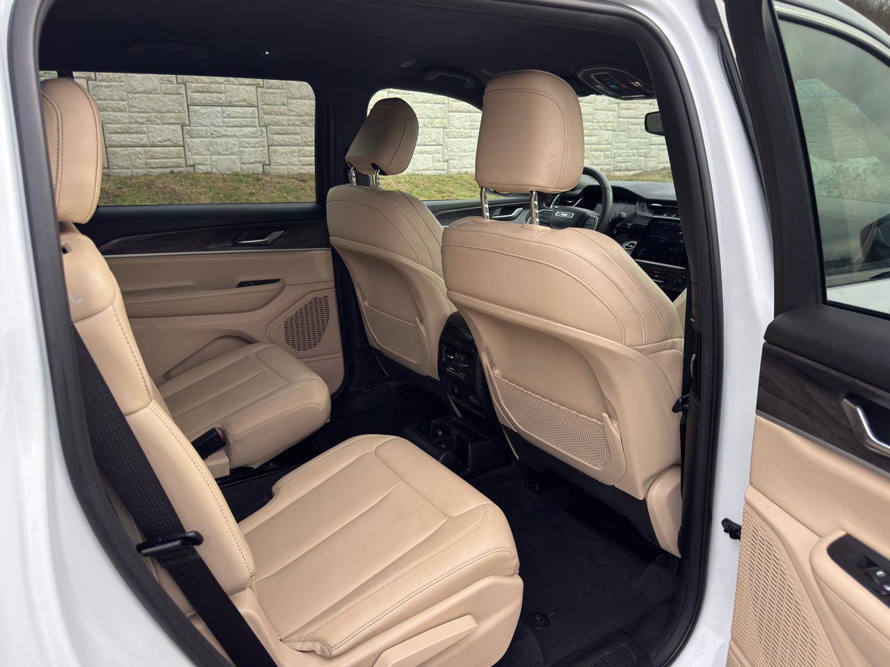 Used 2024 Jeep Grand Cherokee L Limited image 43