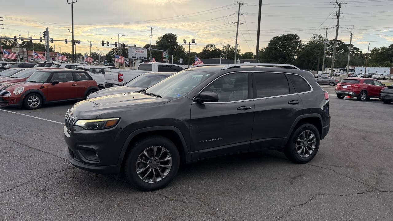 Used 2019 Jeep Cherokee Latitude Plus w/ Cold Weather Group AWD/4WD image 5