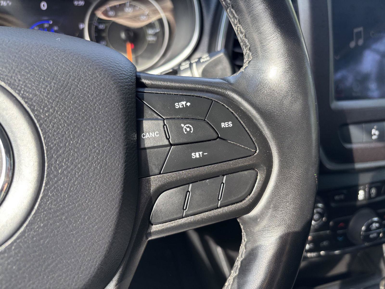 Used 2020 Jeep Cherokee Trailhawk w/ Cold Weather Group AWD/4WD image 23