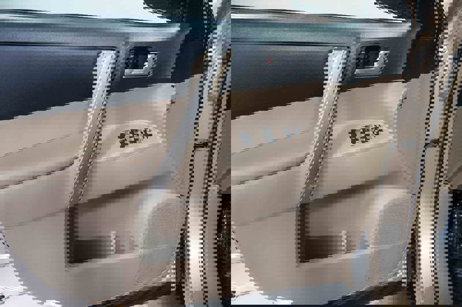 Used 2013 Toyota Highlander SE image 22