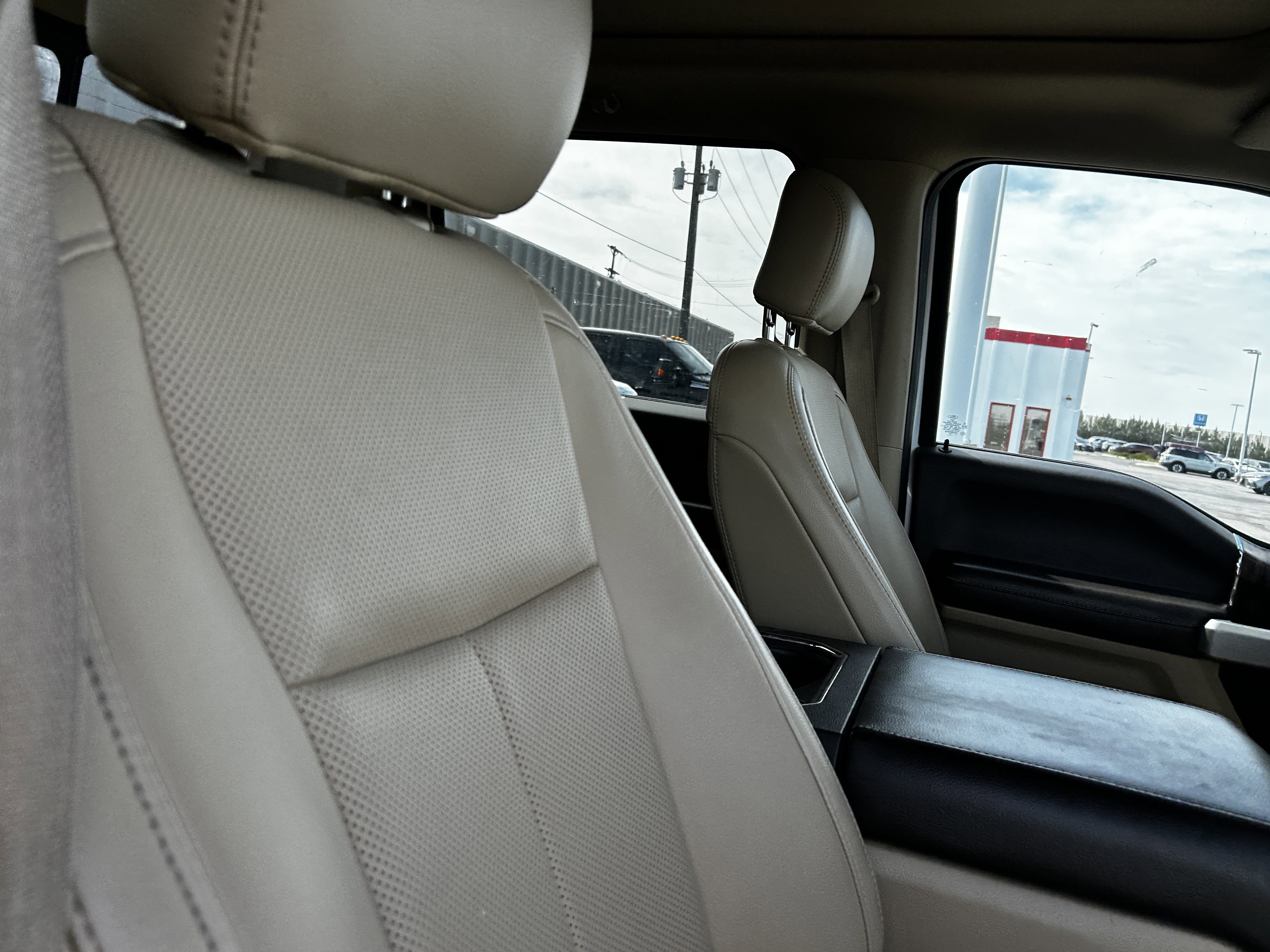 Used 2018 Ford F150 Lariat w/ Equipment Group 502A Luxury AWD/4WD image 13