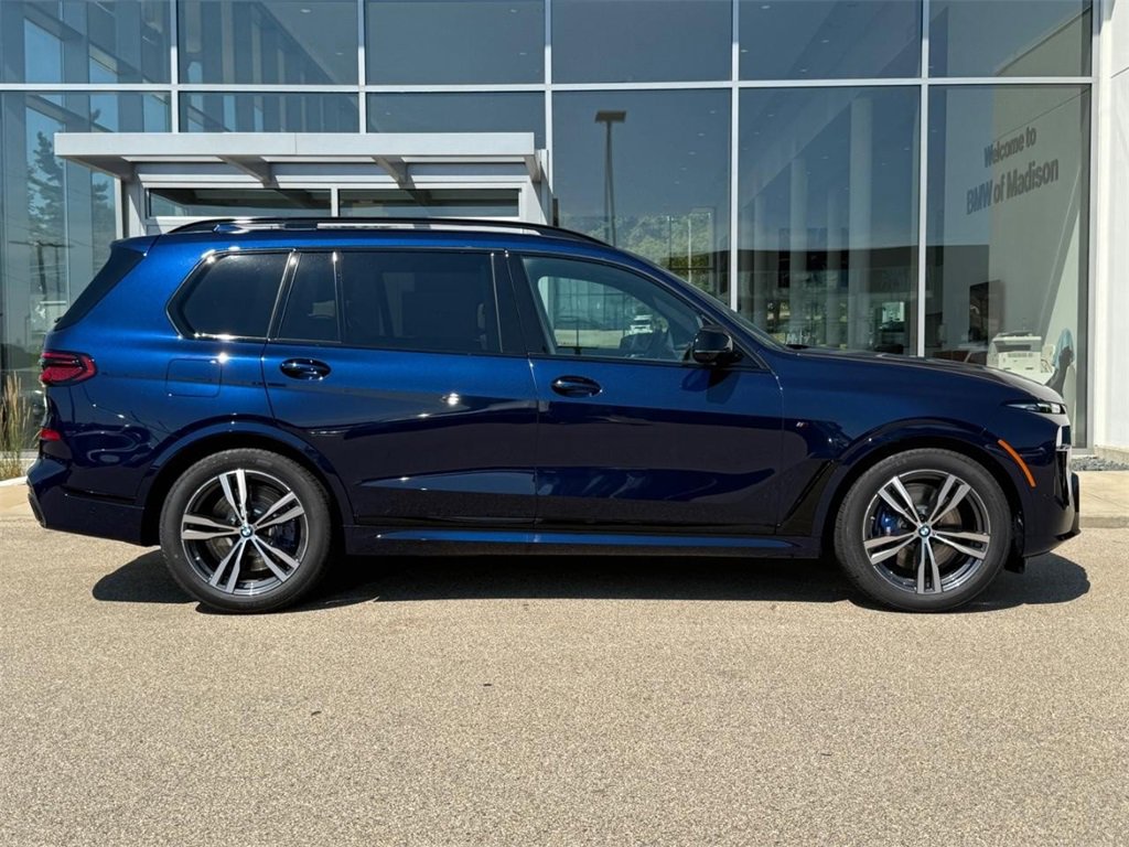 New 2026 BMW X7 M60i image 2