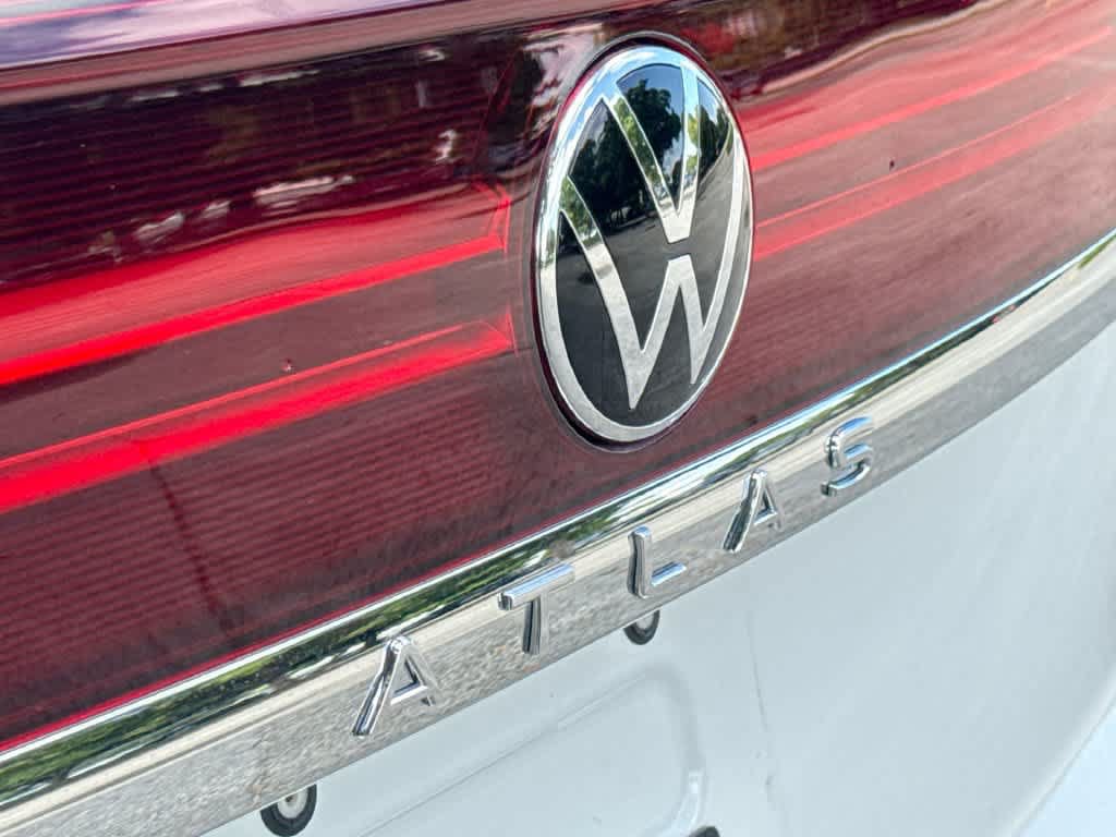 Certified 2025 Volkswagen Atlas Cross Sport SE FWD image 10
