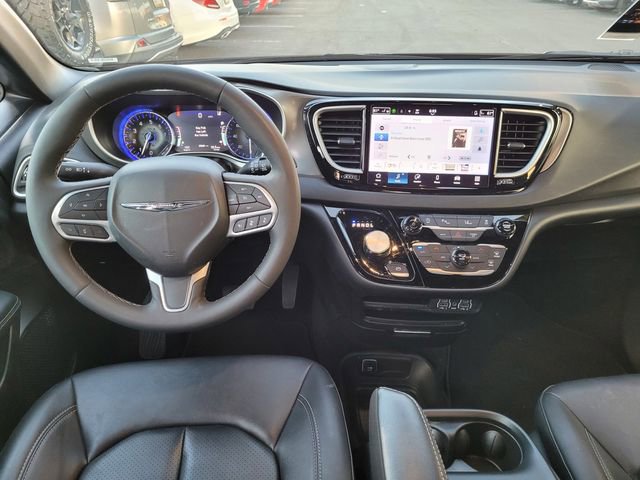Certified 2025 Chrysler Pacifica Select image 7