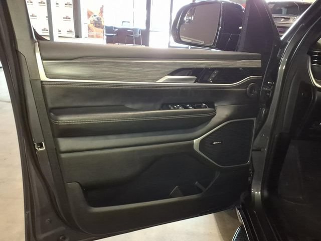 Certified 2024 Jeep Wagoneer L Series III w/ Flexible Seating Group AWD/4WD image 12