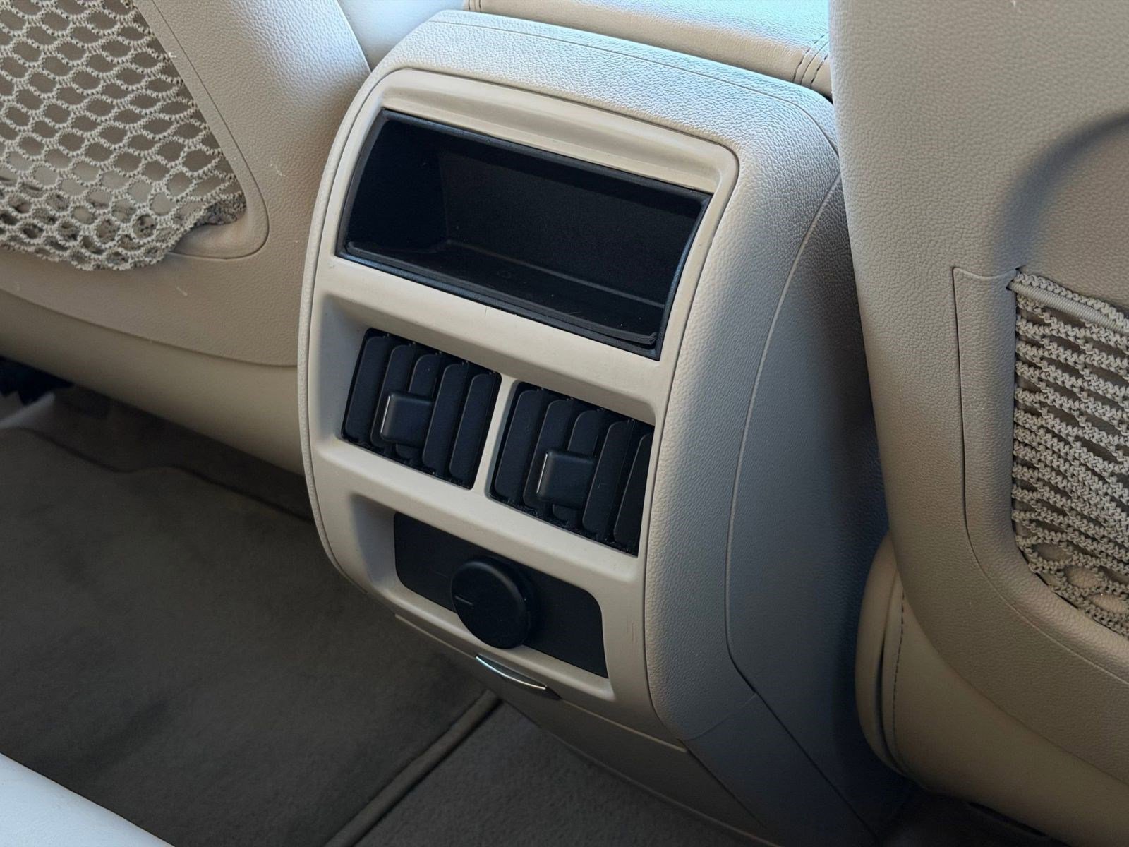 Used 2011 Cadillac SRX Luxury image 32