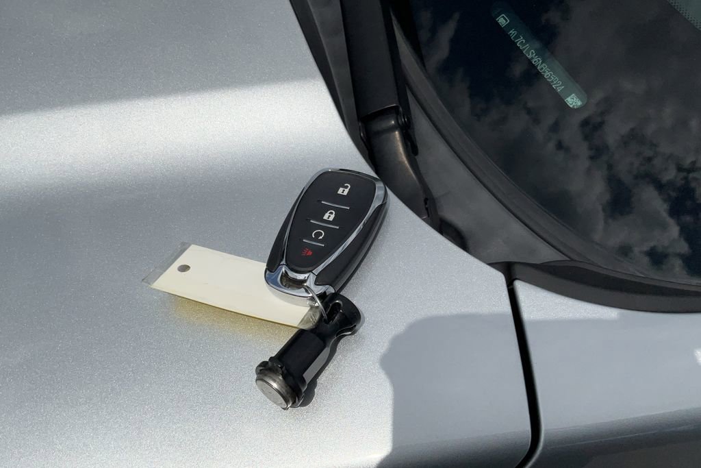 Used 2022 Chevrolet Trax LT w/ LT Convenience Package FWD image 25