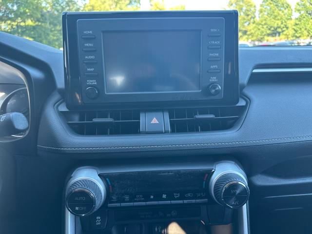 Used 2019 Toyota RAV4 LE w/ Carpet Mat Package image 19