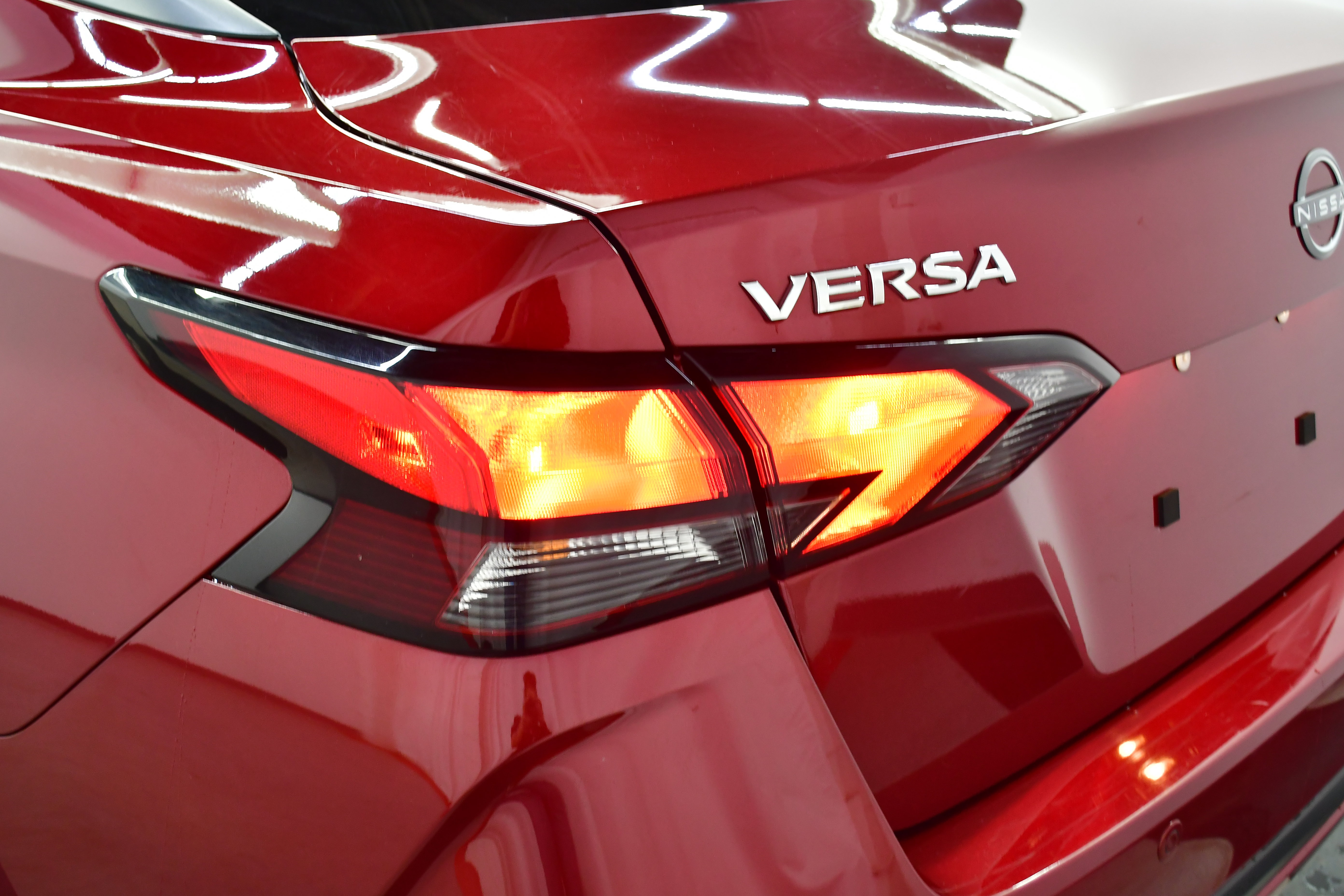 Used 2025 Nissan Versa SV image 30