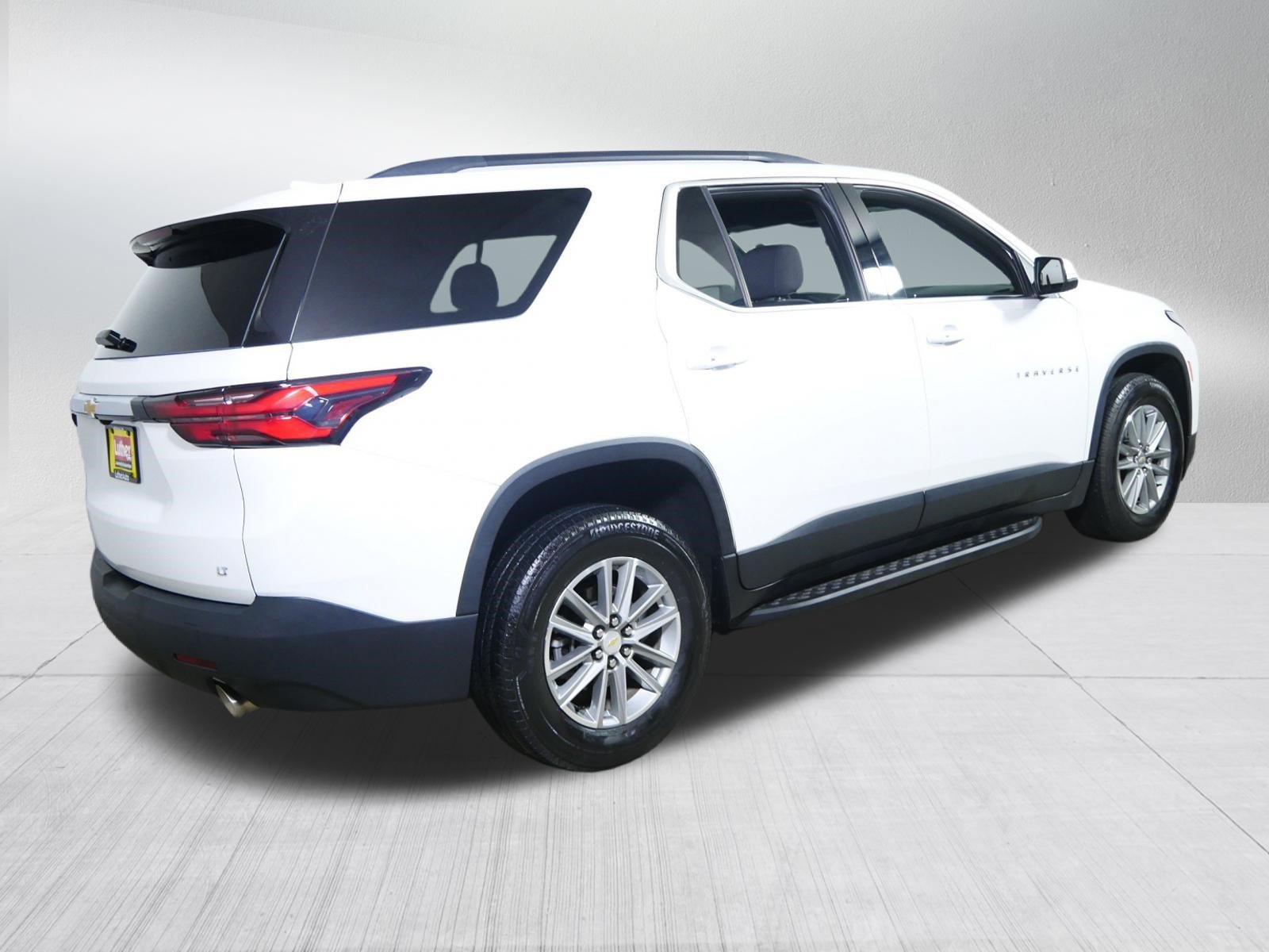 Used 2023 Chevrolet Traverse LT FWD image 7