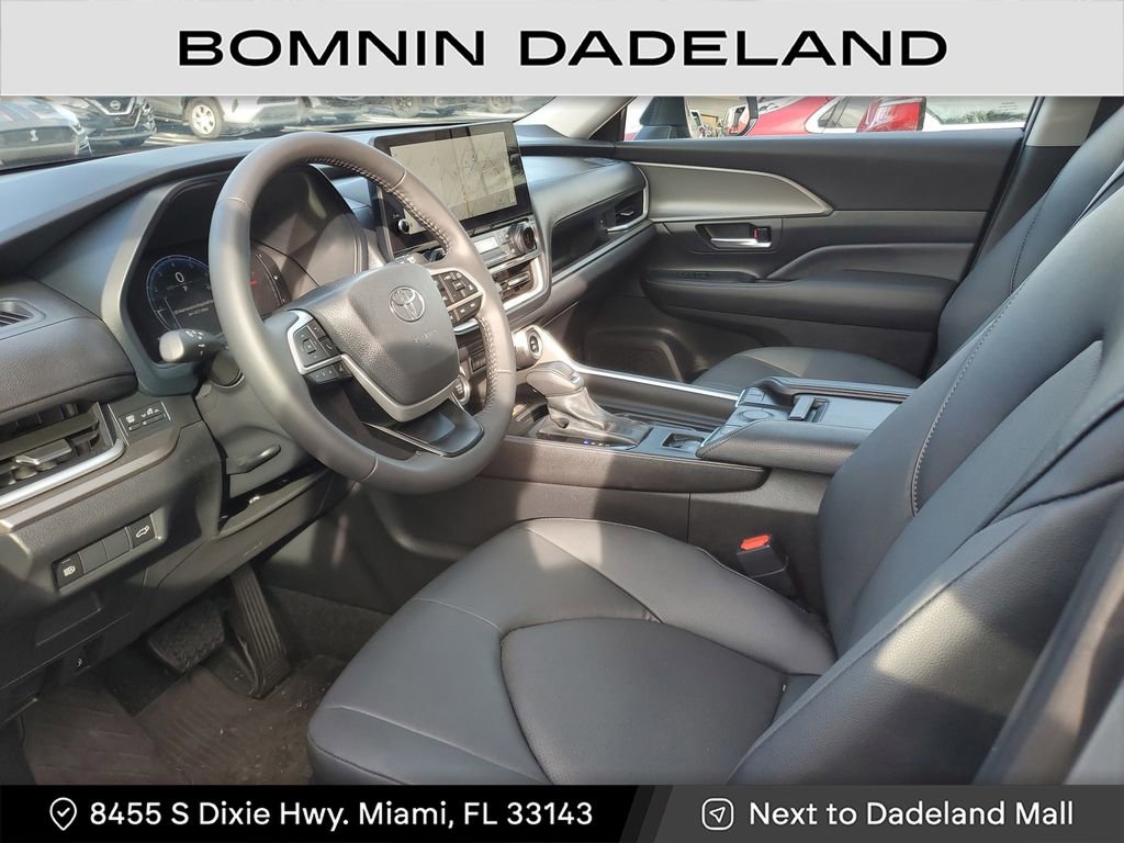 Used 2025 Toyota Grand Highlander AWD image 16