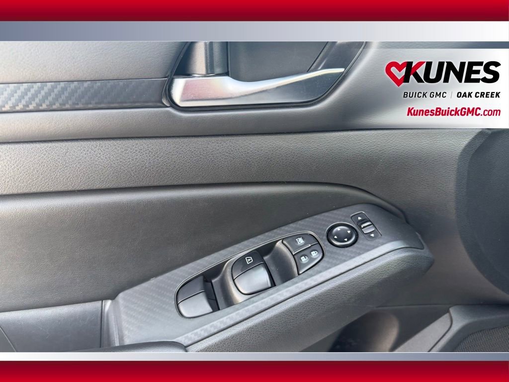 Used 2024 Nissan Altima 2.5 SV image 9