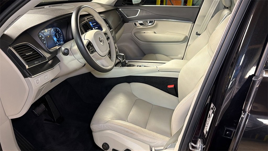 Used 2020 Volvo XC90 T6 Momentum w/ Protection Package Premier image 27