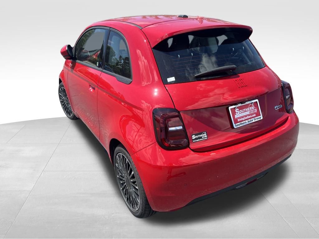 New 2024 FIAT 500 e (RED) image 18