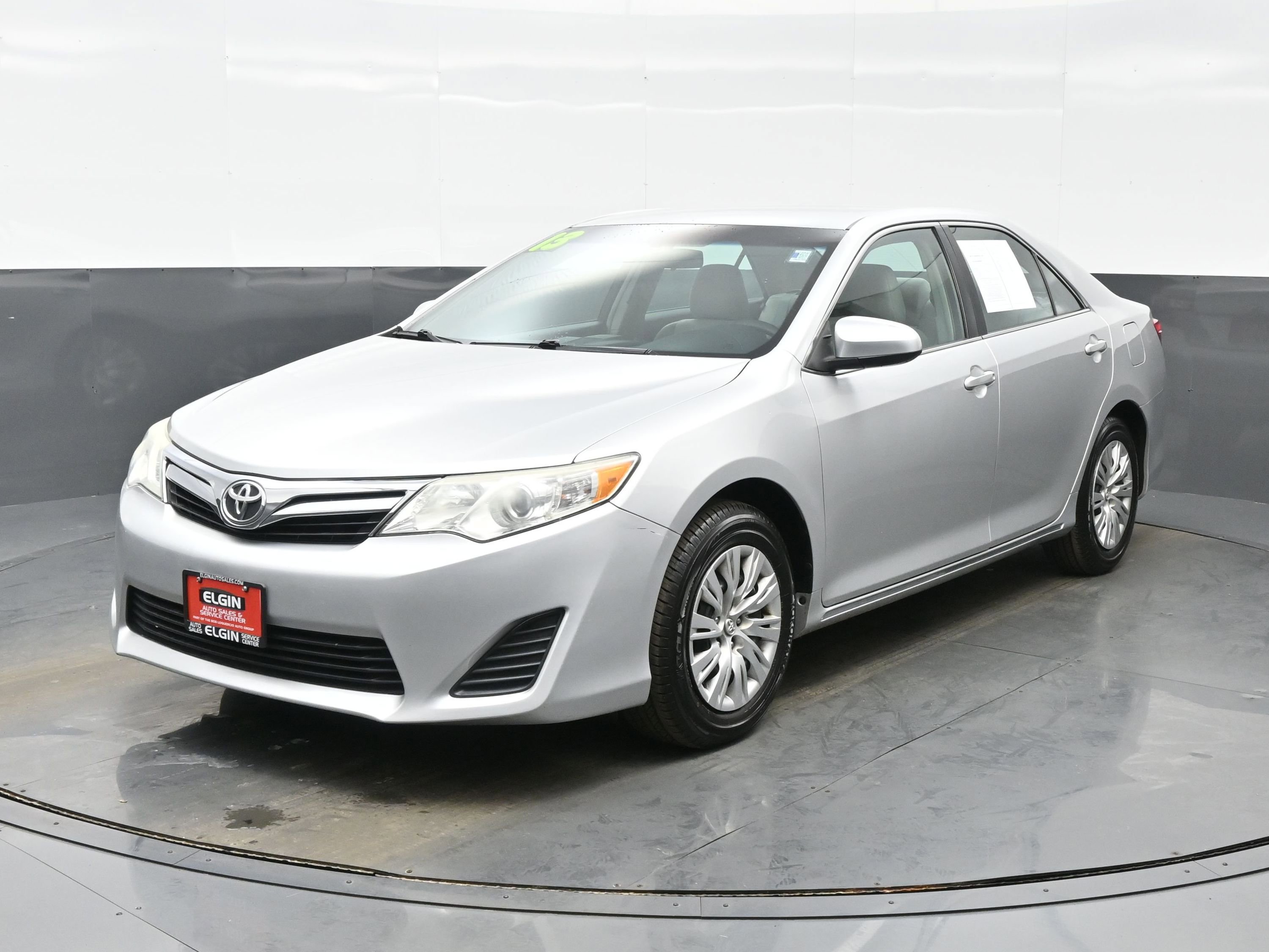 Used 2013 Toyota Camry LE image 2