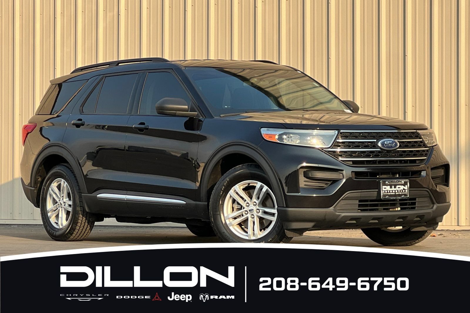 Used 2022 Ford Explorer XLT w/ Class IV Trailer Tow Package AWD/4WD image 2