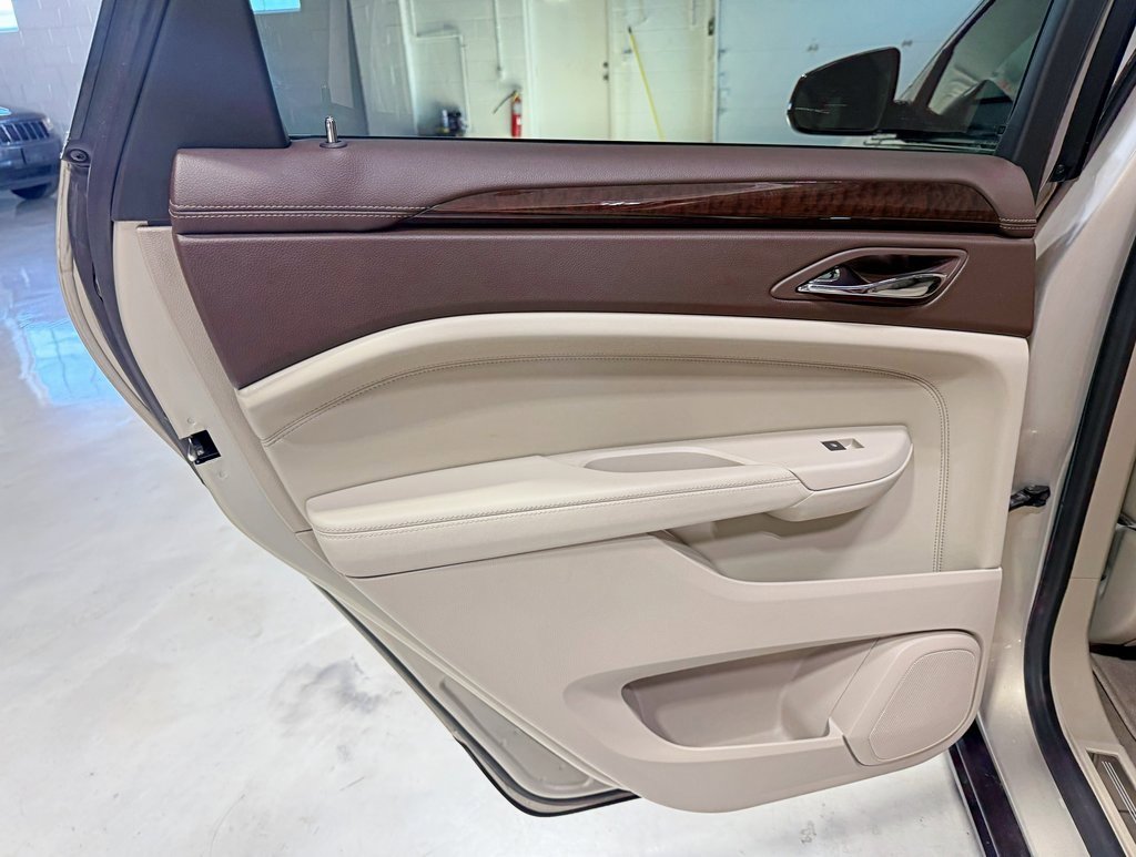 Used 2010 Cadillac SRX Luxury image 37